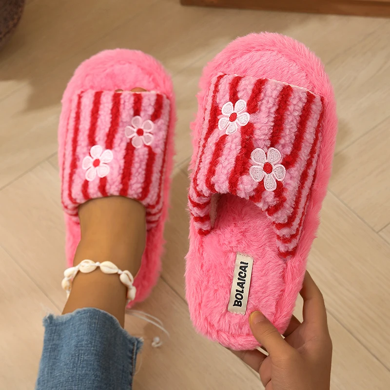 Women'S Fashion Korea - Chinelo Feminino de Pelúcia com Bordado